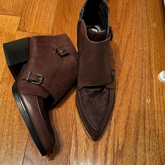 Stylish Brown Ankle Boots - Picture 1 of 5